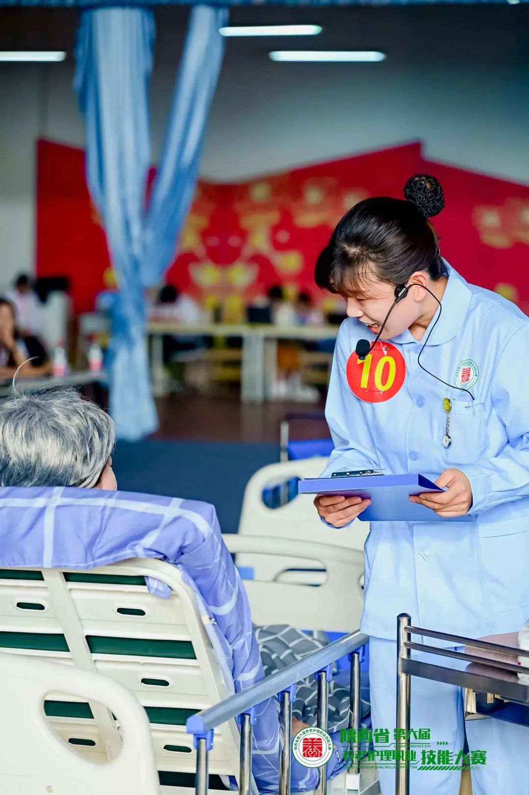 頤悅養(yǎng)老公司的李露露，你是好樣的！