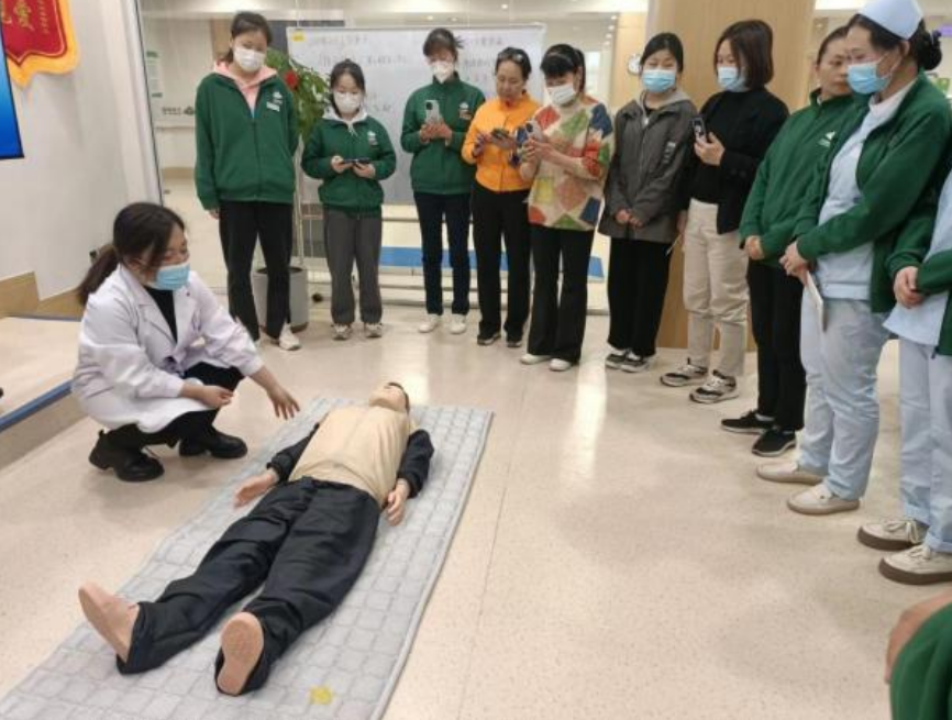 “救”在身邊！共筑服務安全——頤信養(yǎng)老舉辦急救技能培訓